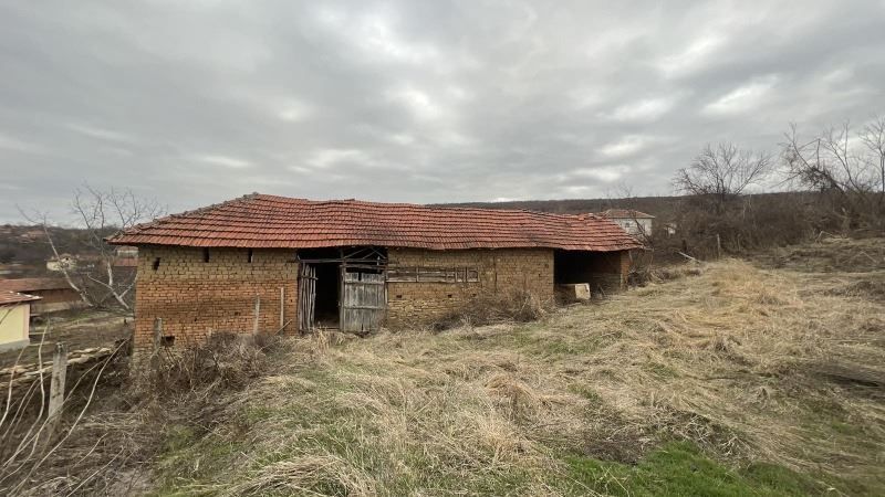 Къща в Ловеч, област-с.Пресяка площ 70 цена 35000