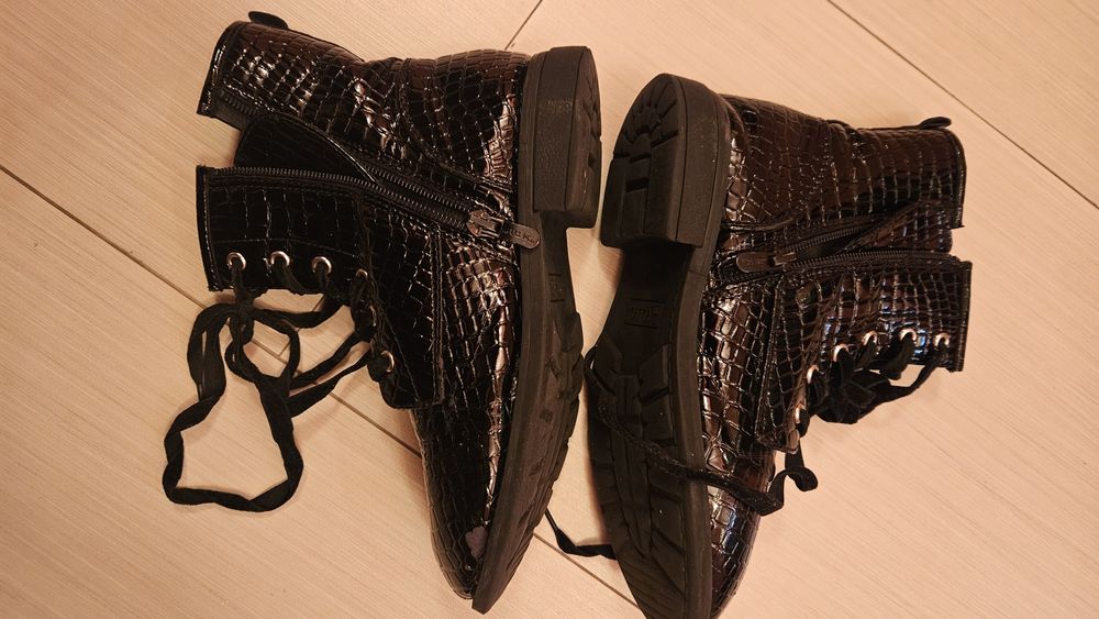 Черни боти за момиче