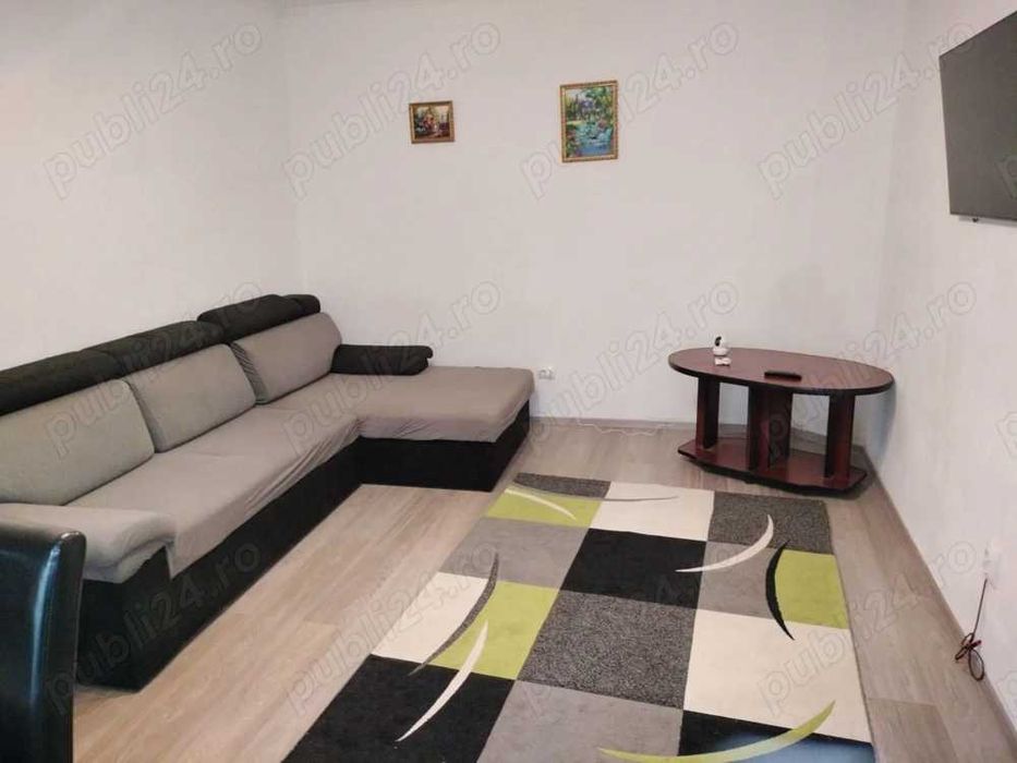 Proprietar vând apartament cu 3 camere la curte comună
