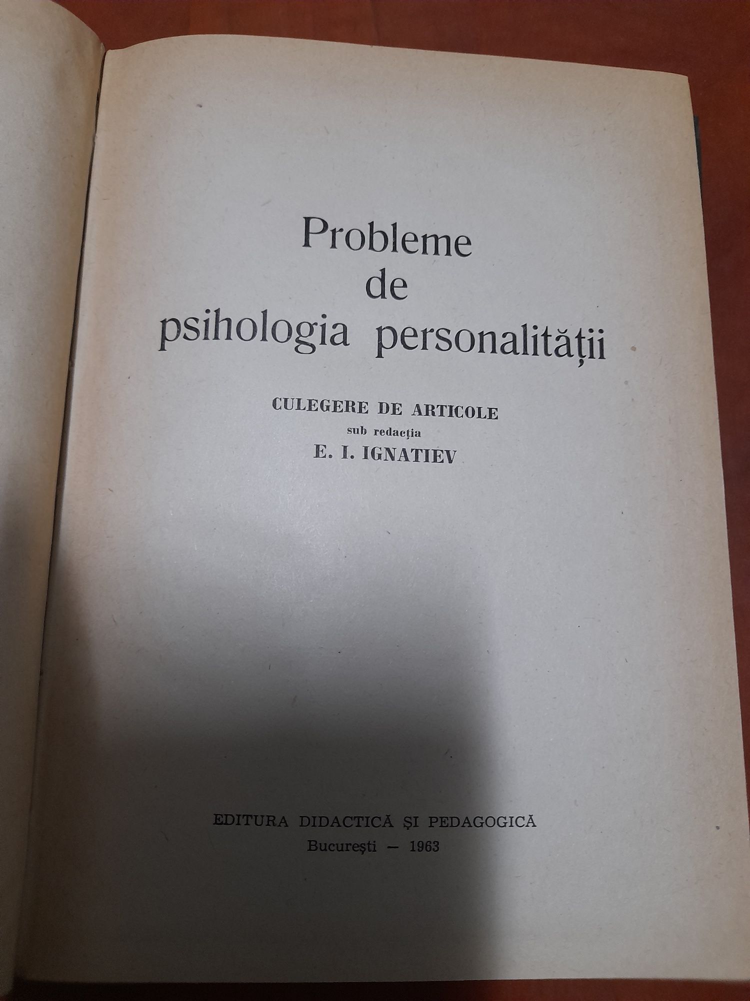 Vând carte Probleme de psihologia personalității