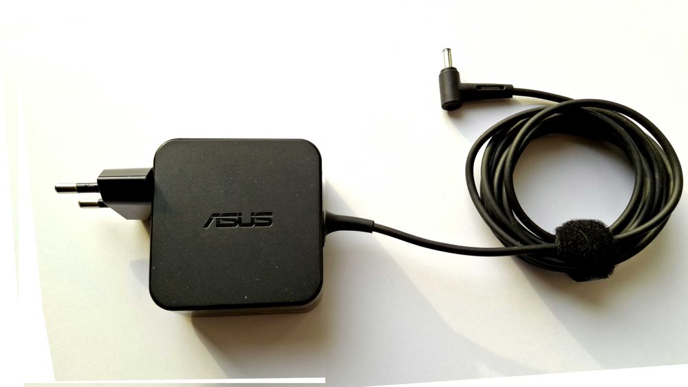 Адаптер питания для ноутбука ASUS.  ОРИГИНАЛ. Б/у. Почти новый