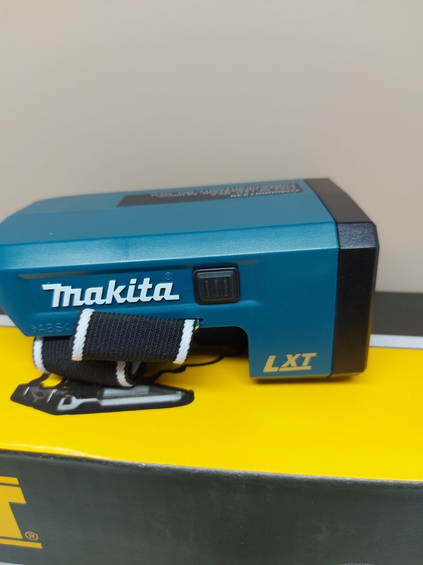 Нов Led фенер Makita DML186