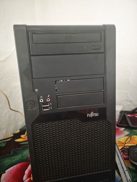 Vând calculator Folosit puțin