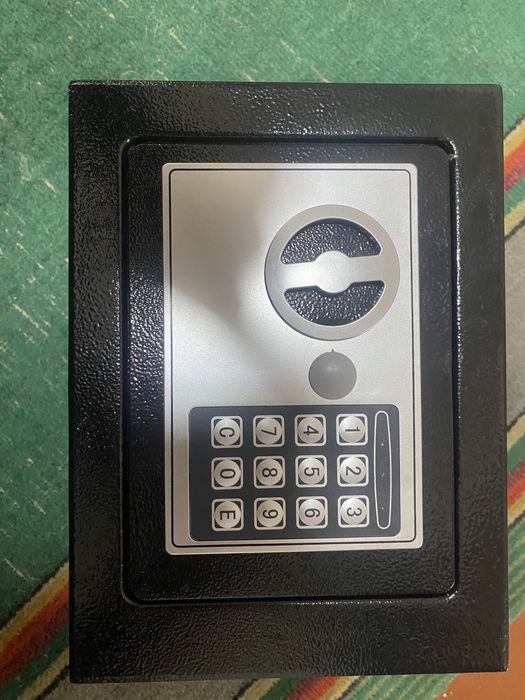 Продам сеиф для денег или для документов