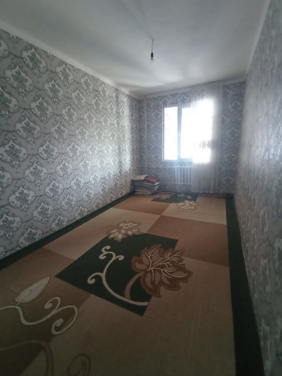 uyimiz ijaraga beriladi 1 xona gilam parda xaladilnik televizor bor