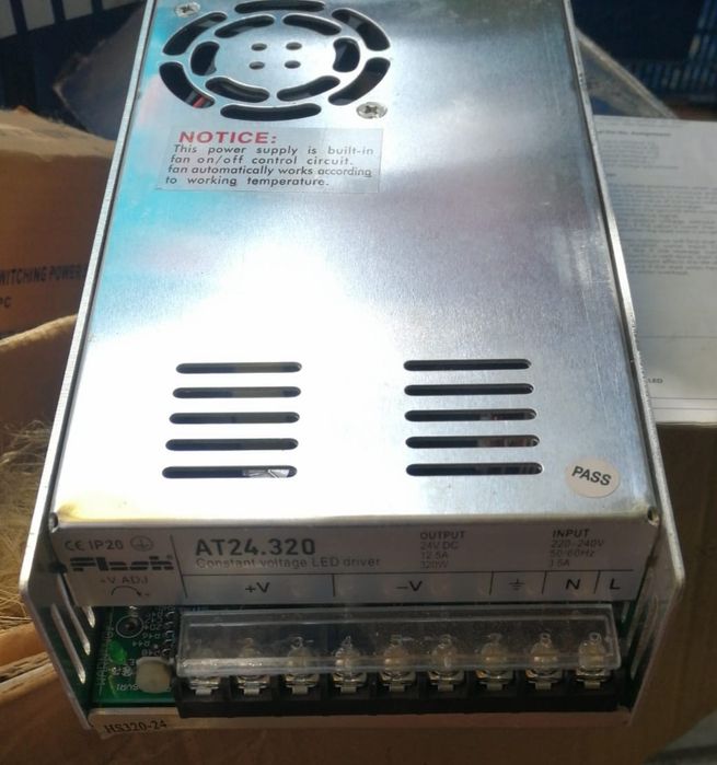 Alimentator led tensiune constantă