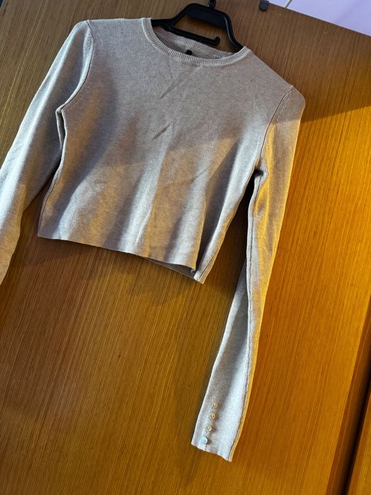 Пуловер къс, като нов