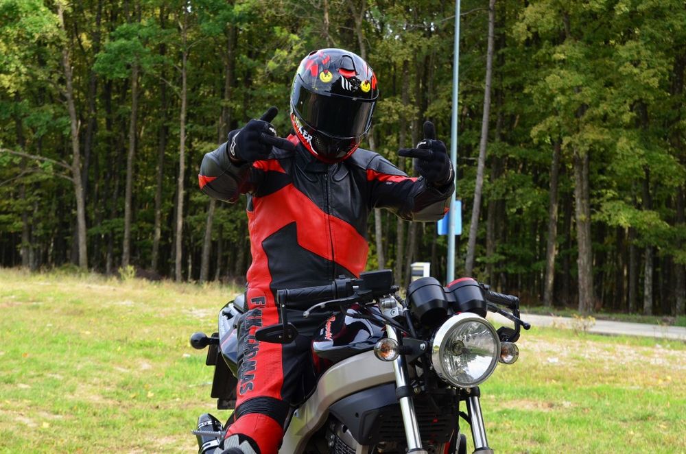 Vând combinezon moto