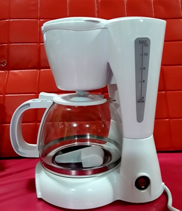 CAFETIERA Premium 900 w, capacitate 1,2 l (10-12 cesti) - NOUĂ- 60 Lei