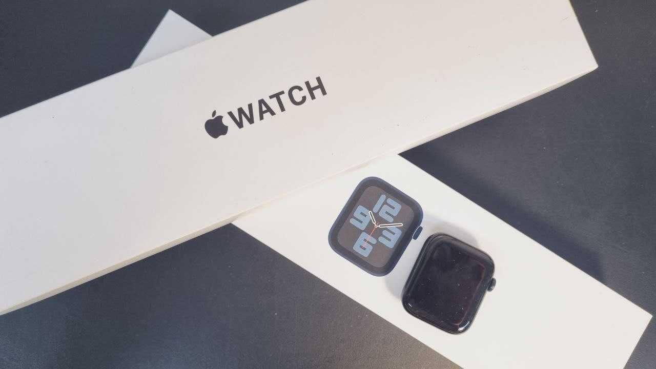 Продам Смарт-часы Apple Watch SE - 44mm (Аксу)