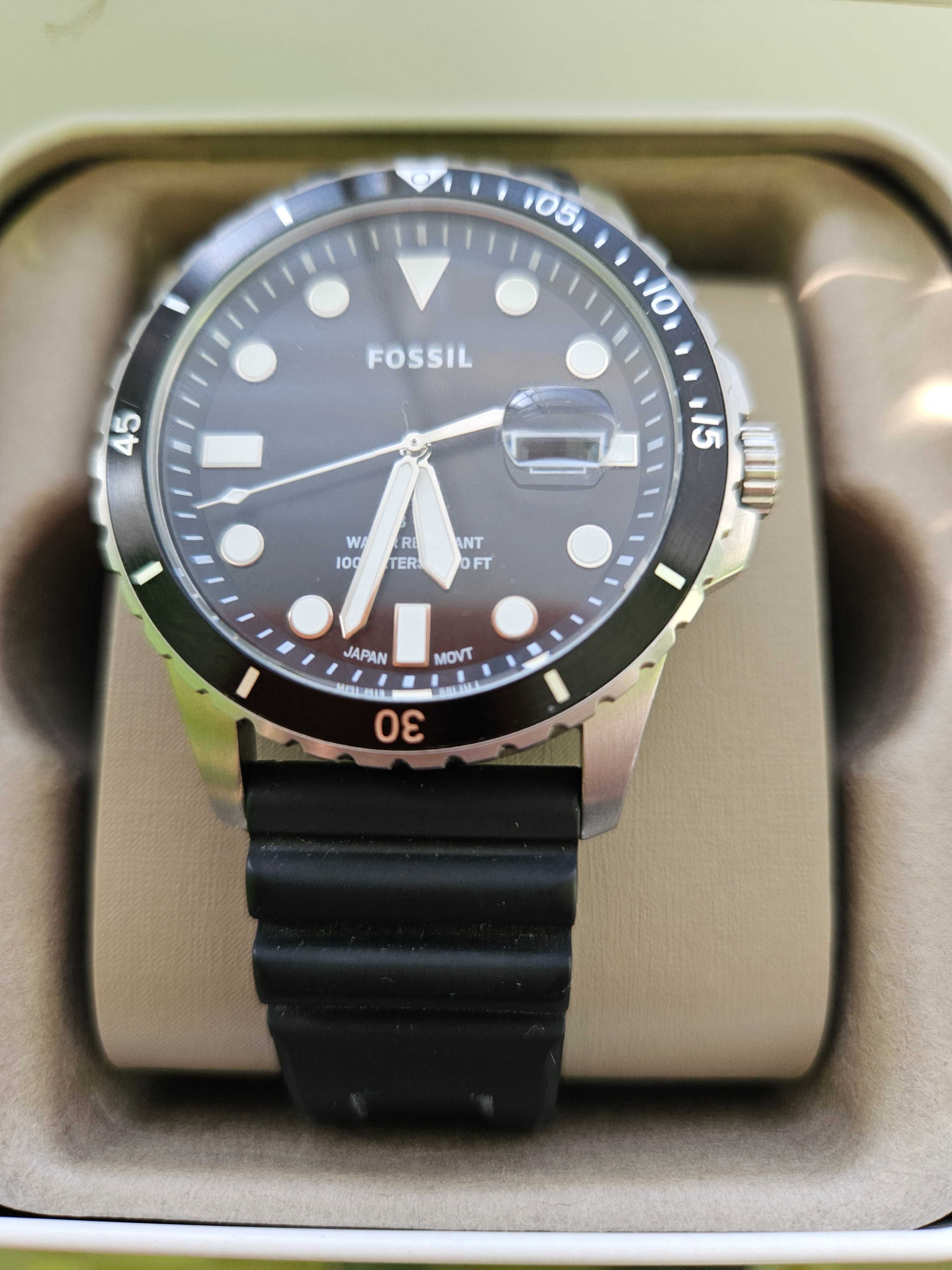 Часовник Fossil diver