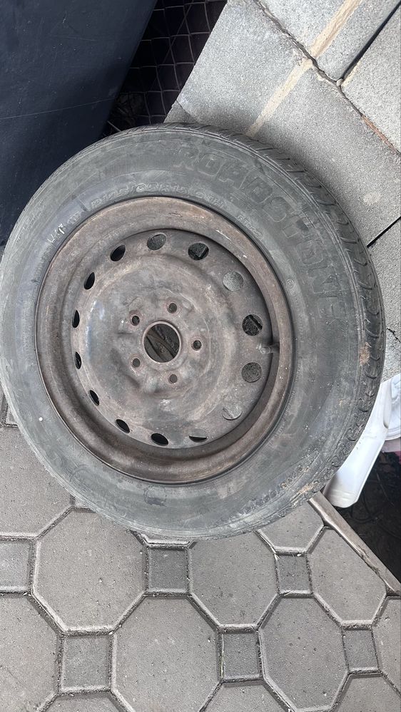 Продам летние шины с дисками