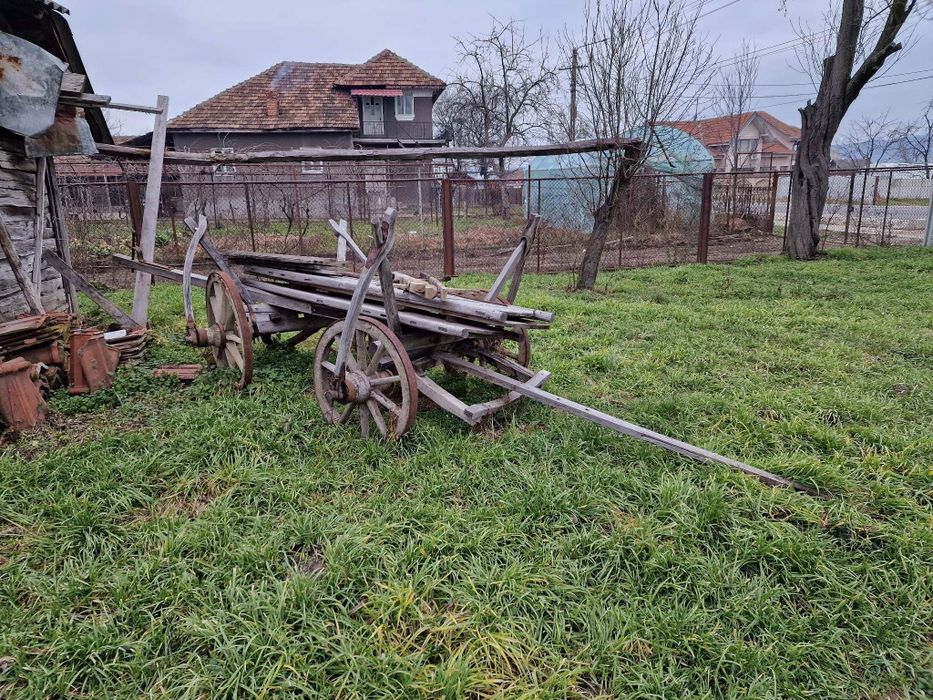 Vând car vechi în stare foarte buna