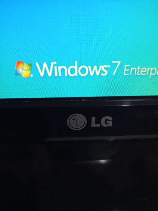 Монитор LG, изправен,запазен