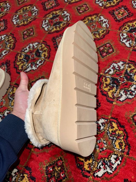 Ayollar uchun qiyshgi oyoq kiyim