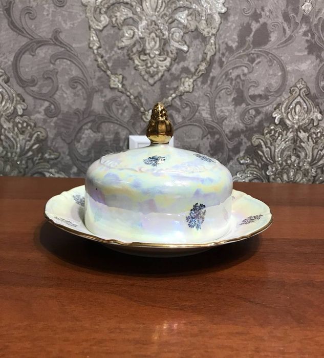 Маслёнки от сервизов.