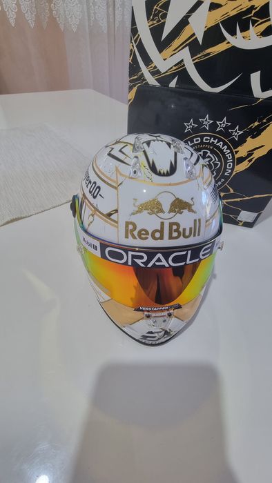 Max Verstappen world champion Helmet 2024 1:2 F1 schuberth