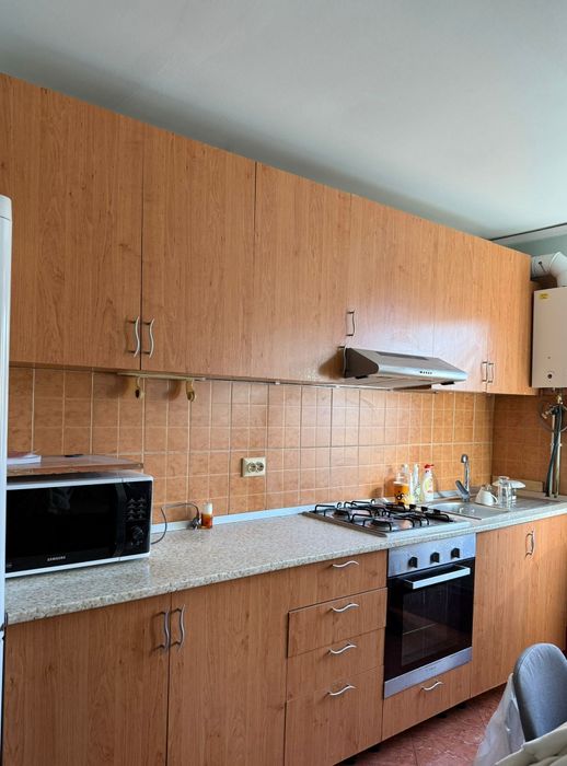 Vând mobila de dormitor și mobila de bucătărie complet utilata