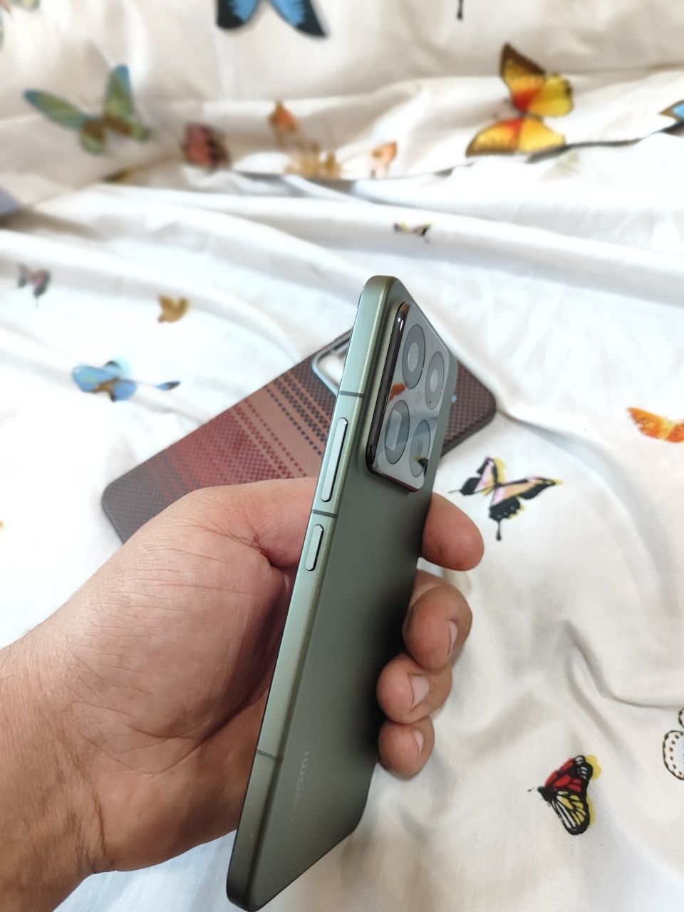 Xiaomi 15 pro 3 oy ishltilgan holati yangi bittayam qirilgan yeri yo'q