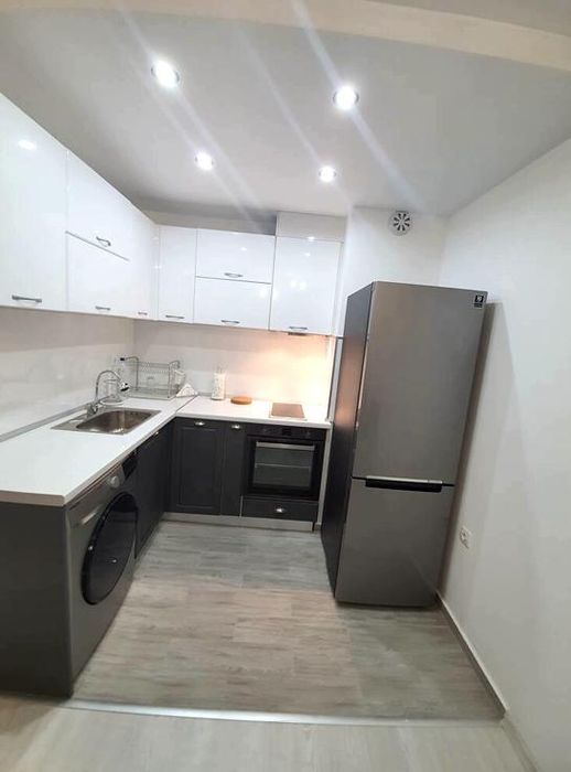 Дава се под наем Двустаен апартамент в Пловдив, Център - 70 кв.м за 550 € - Снимка #2