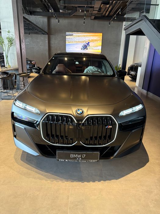 Продам новую BMW i7 xDrive60 M70 с официальной гарантией