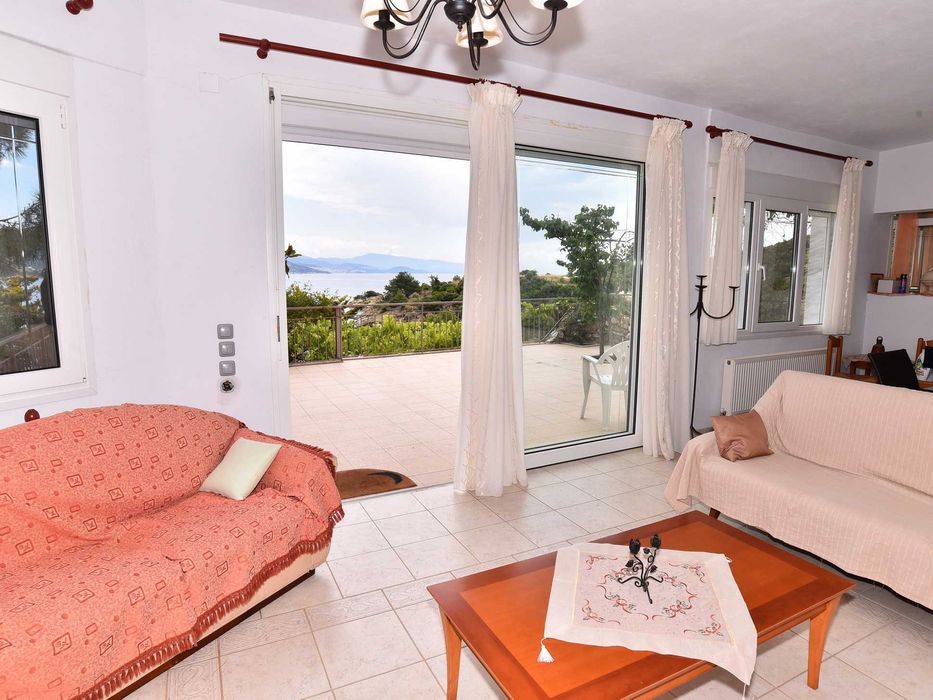 ПРОДАВА се самостоятелна къща 289 кв.м в Хераклица, Кавала (код 8076)