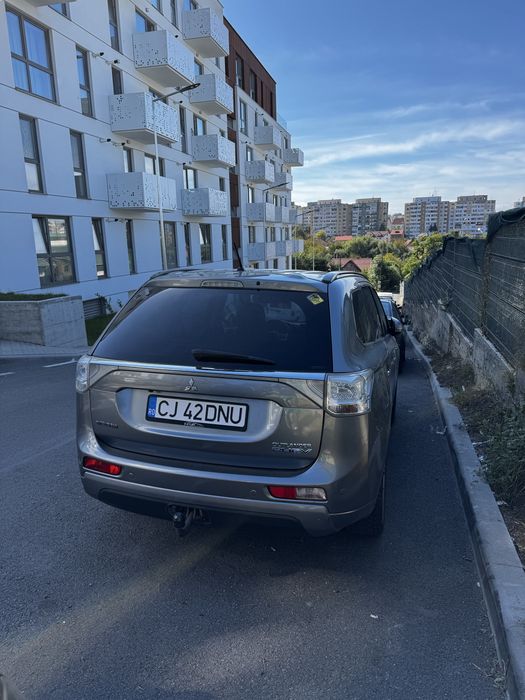 Vand / Schimb Mitsubishi Outlander mai multe poze si video in privat