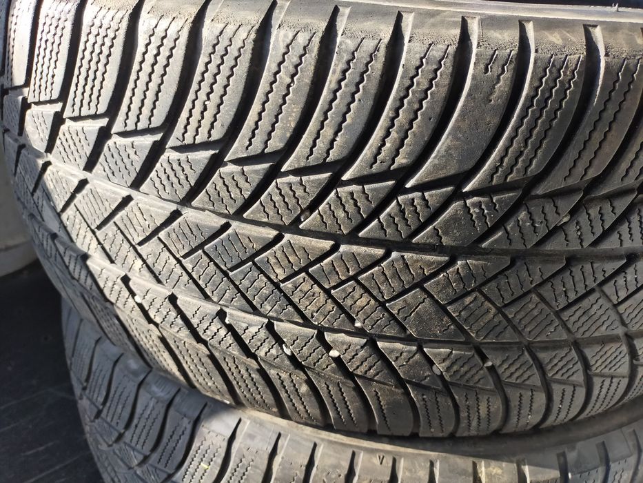 Anvelope iarna Bridgeston 235/50/19