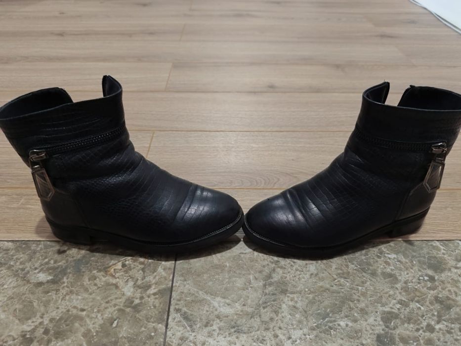 Две пары зимних сапог, кожаные