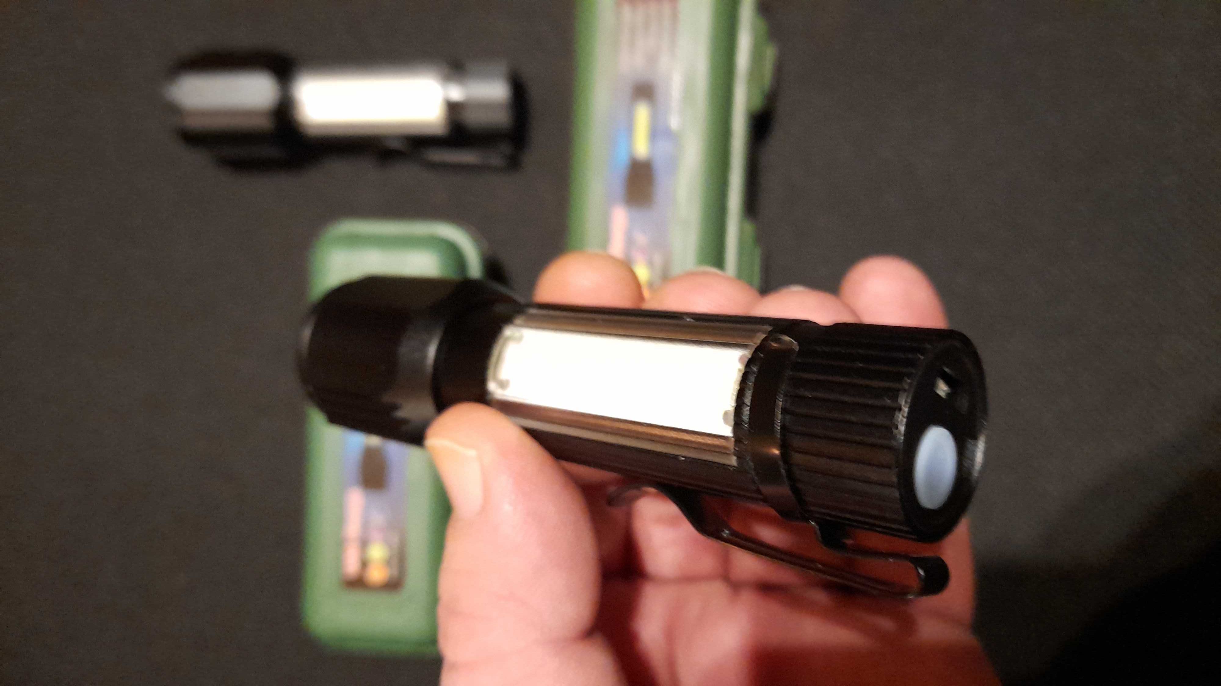 Lanterna led Police metaIica acumulator litiu zoom raza 100 metri