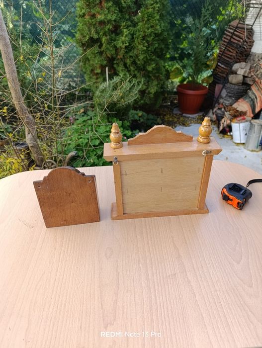 Малки дървени шкафчета