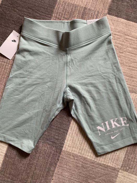 Къс клин Nike