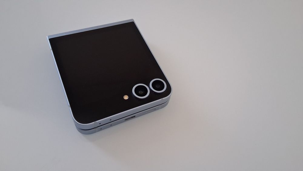 Ofer la vânzare Samsung Z Flip 6 ca nou garanție casco