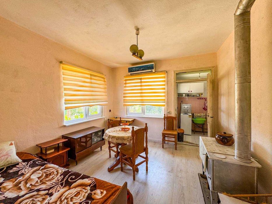 Двуетажна къща с двор в центъра на град Средец, област Бургас