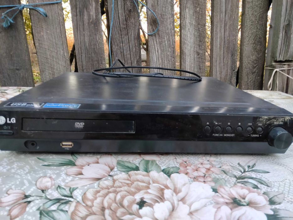 Stație cu 4 sateliți și un bas