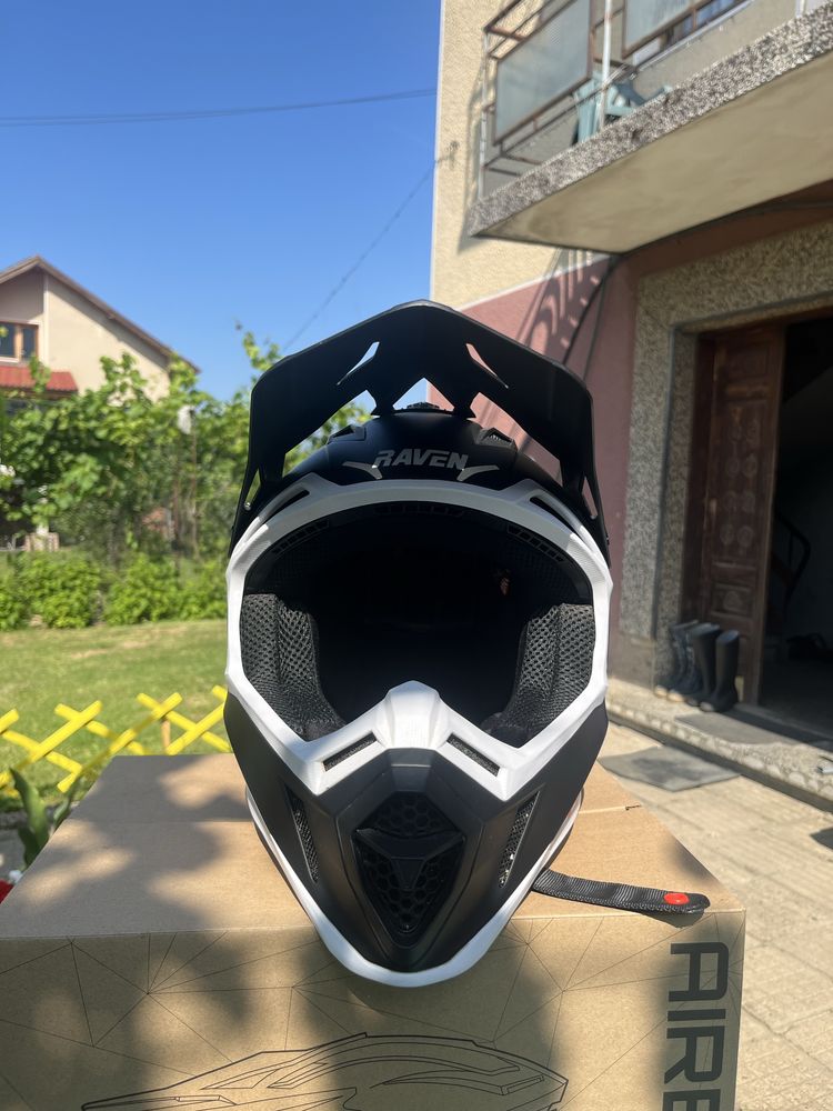 Каска Raven