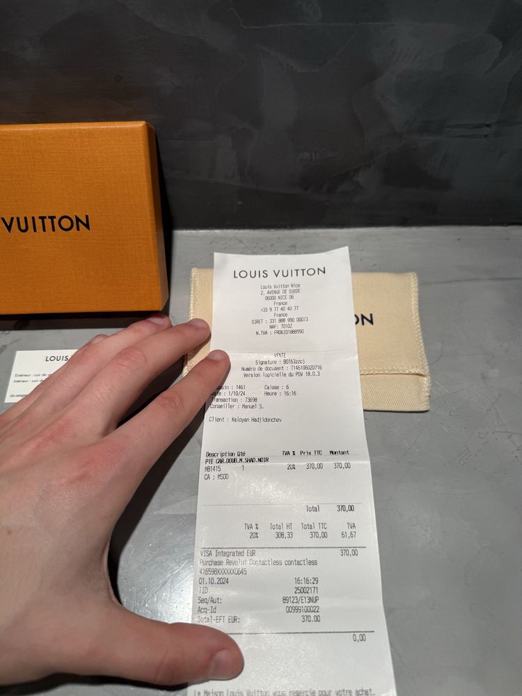100% оригинален Louis Vuitton cardholder - пълен комплект.