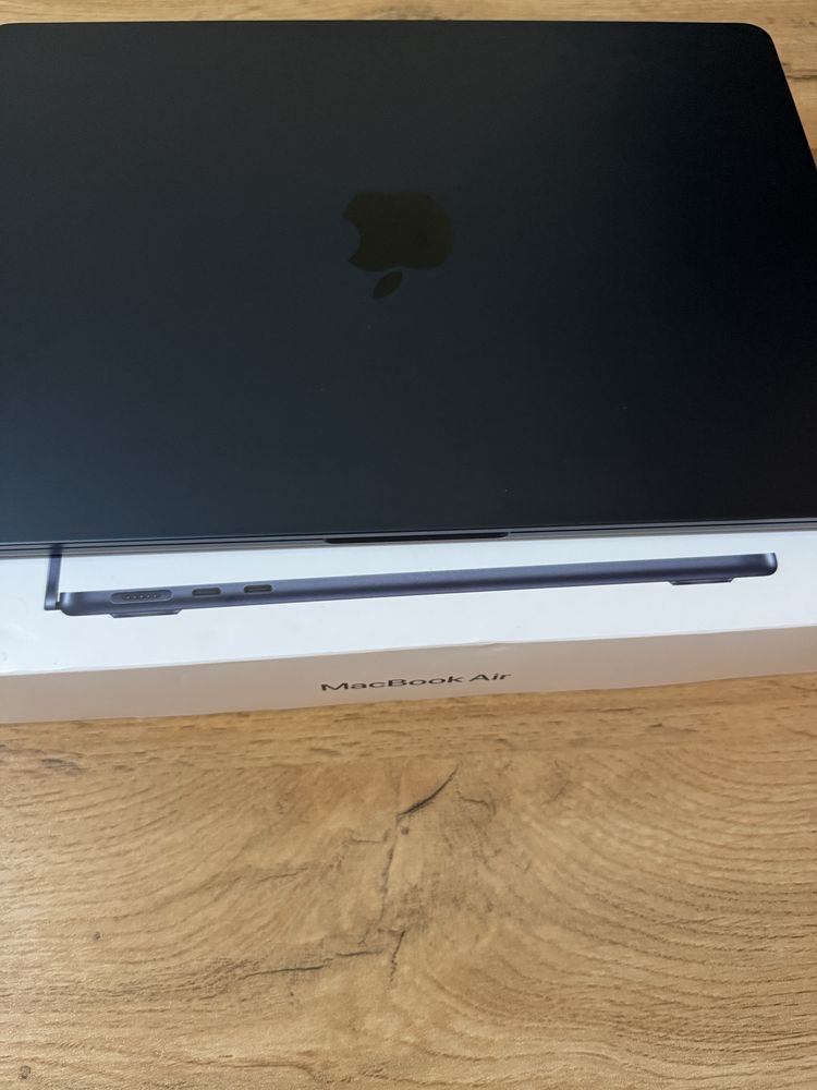 MacBook Air M2 13.6’ 16/512