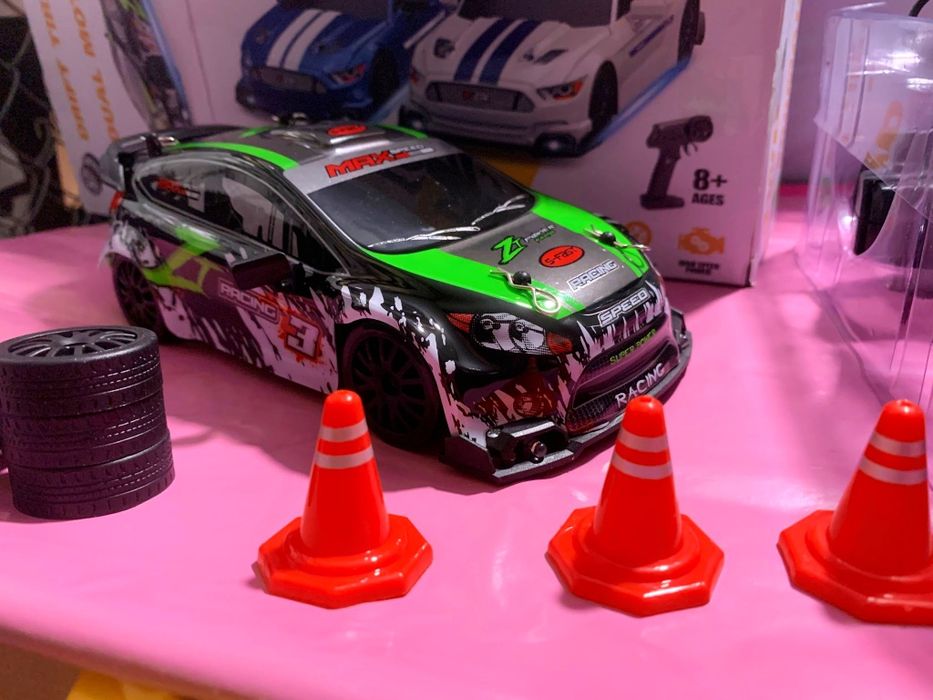Masina pentru Drift cu telecomandă noua sigilata