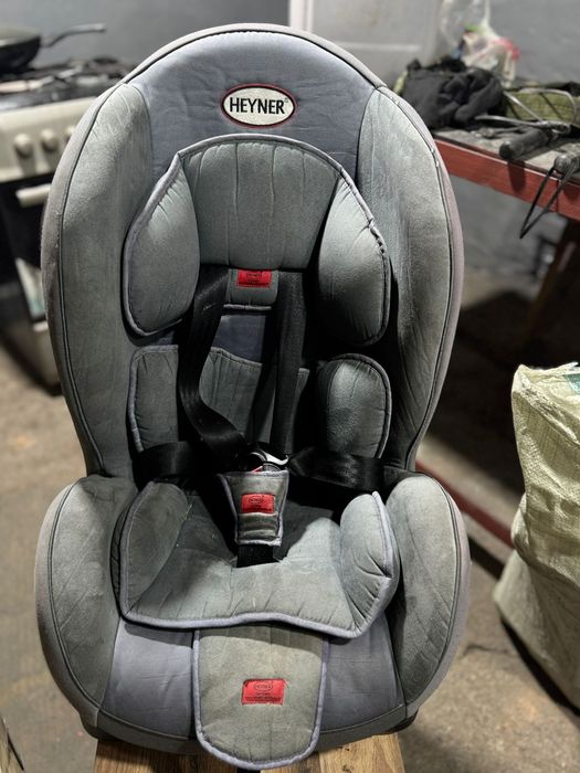 Детское кресло в автомобиль