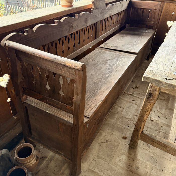 Banca veche din lemn , stare buna