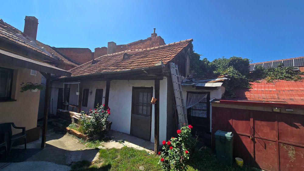 Casă la curte comună - Zonă centrală Tudor Vladimirescu