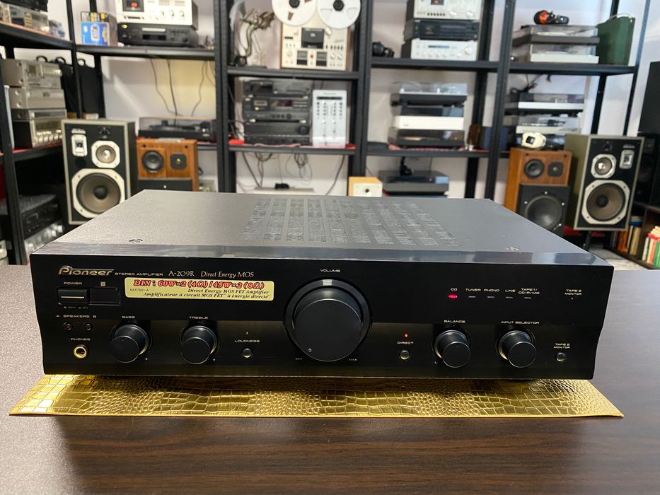 Чудесен усилвател Pioneer