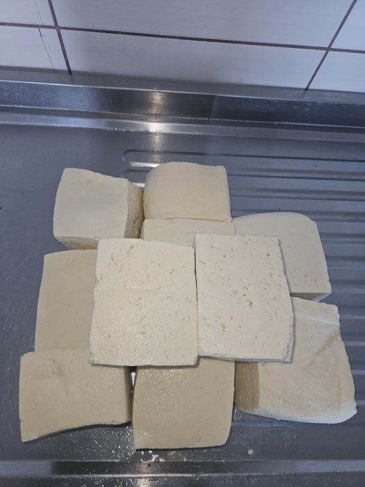 Vand branza de vaca telemea