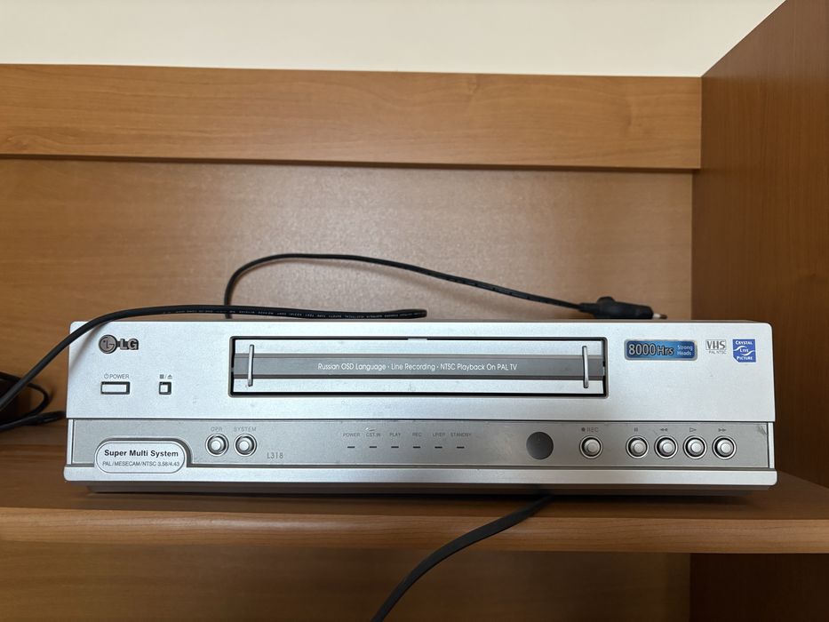 видеомагнитофон (VHS).