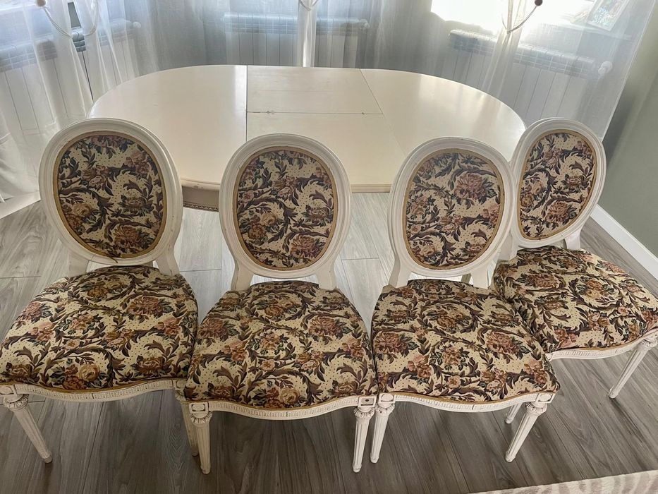 Vând masă extensibilă.