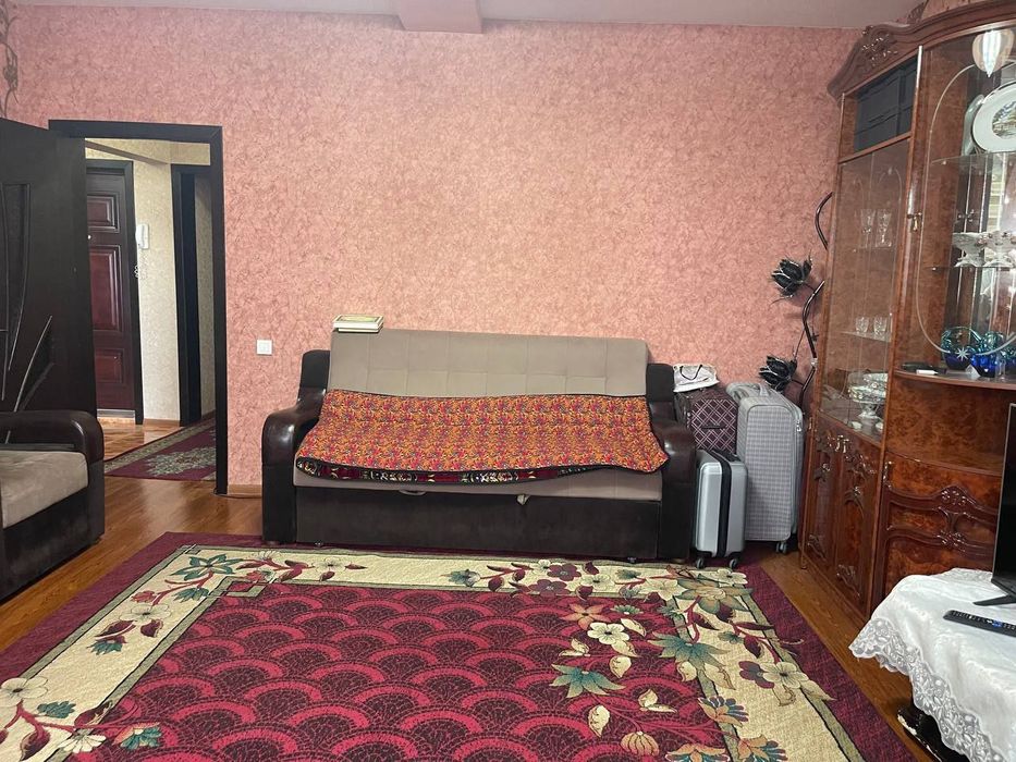 Срочно! Квартира на Дружба народов 3/9/9  общ пл 72м  с обстановкой