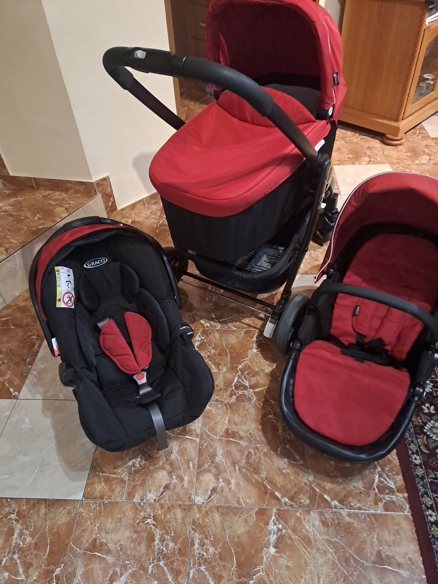 Продавам бебешка количка на американската марка GRACO 3 в 1 , отговар