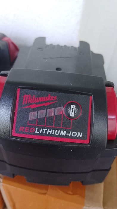 8bucati baterii Milwaukee 6A