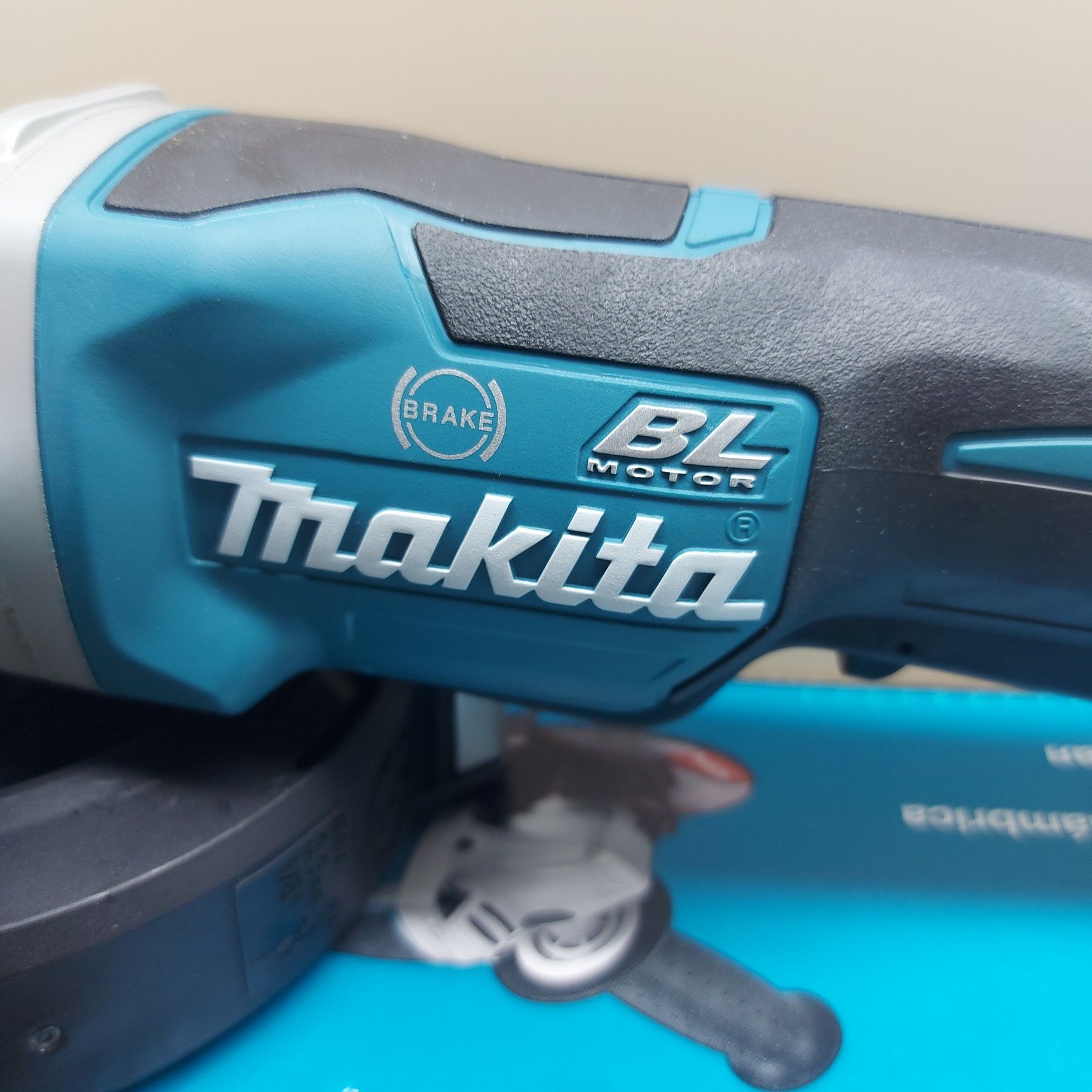 Топ модел безчетков ъглошлайф Makita DGA517Z